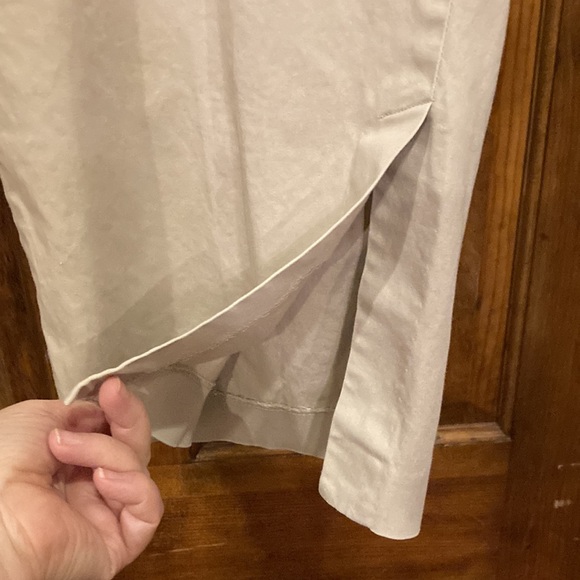 Size 18 Lane Bryant Light Khaki Capris / Clam Diggers - Picture 4 of 10